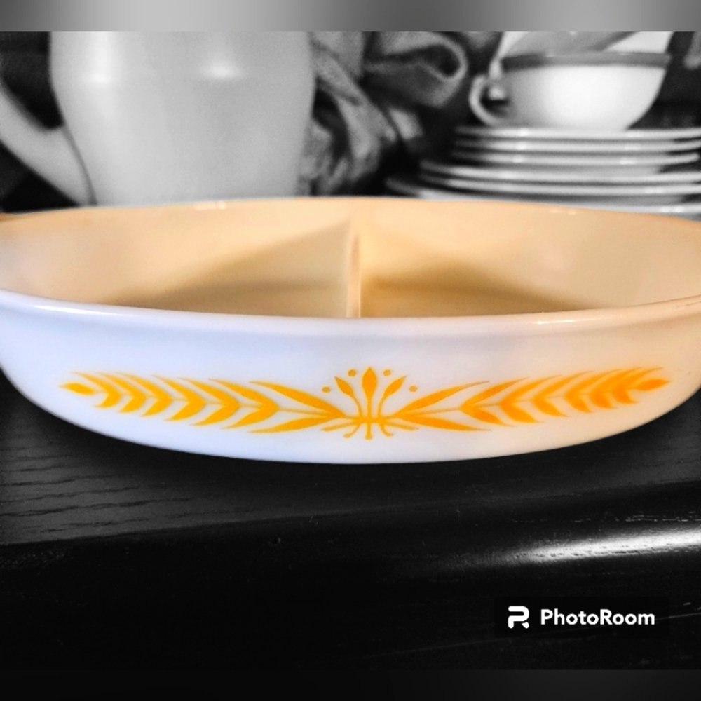 Pyrex Royal Wheat Divided Casserole Dish